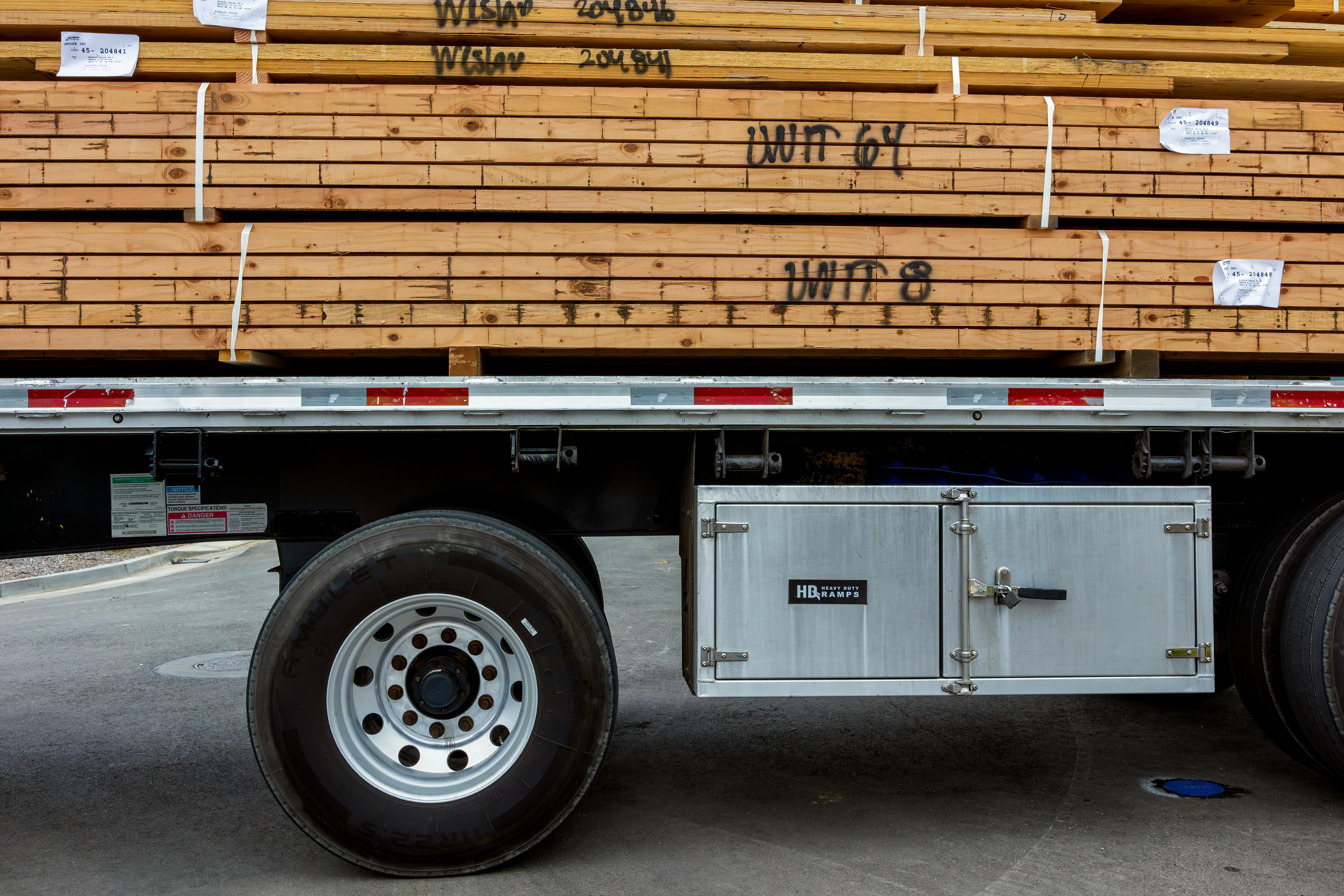 Oversized load transport with permitted heavy haul truck in Southern Utah — St. George area